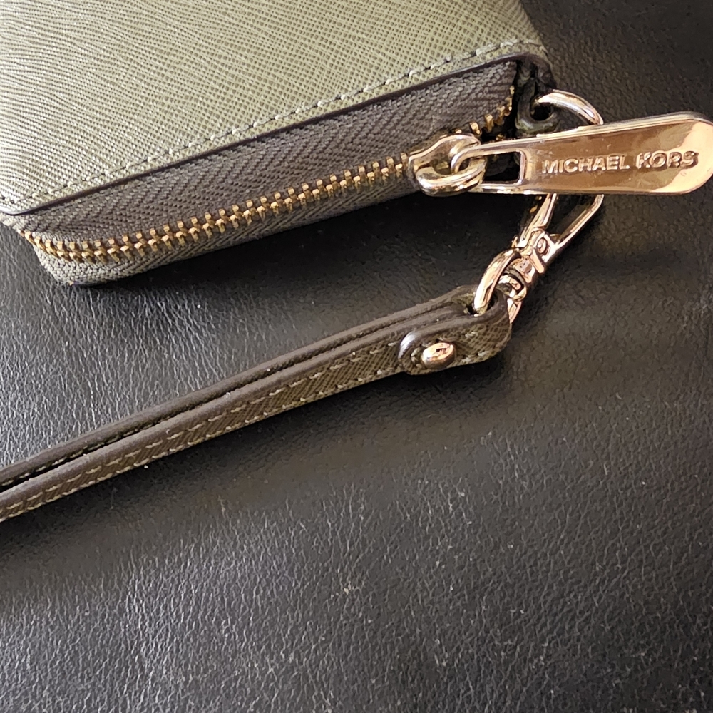 Michael Kors Large Continental Wallet Saffiano leather Olive NWOT - Picture 6 of 16